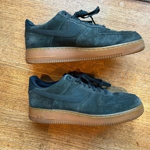 NIKE Air Force 1 green suede and gummy sole (men’s)